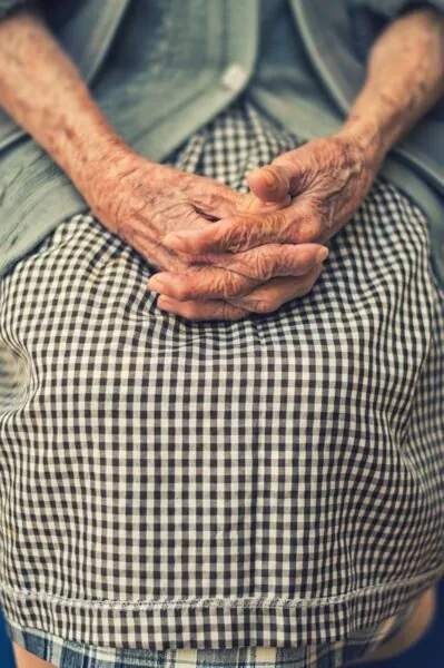 Mains personne âgée